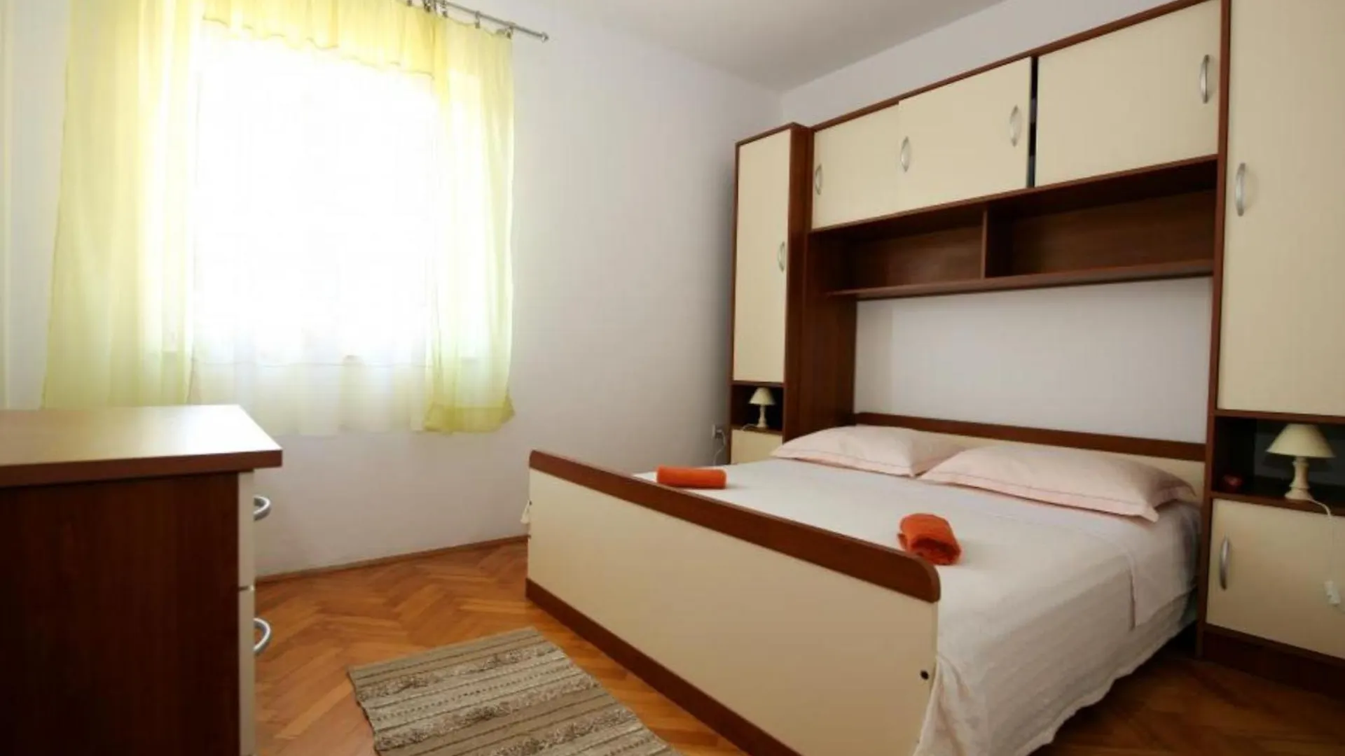 Spacious Beachfront Apartment Ciovo