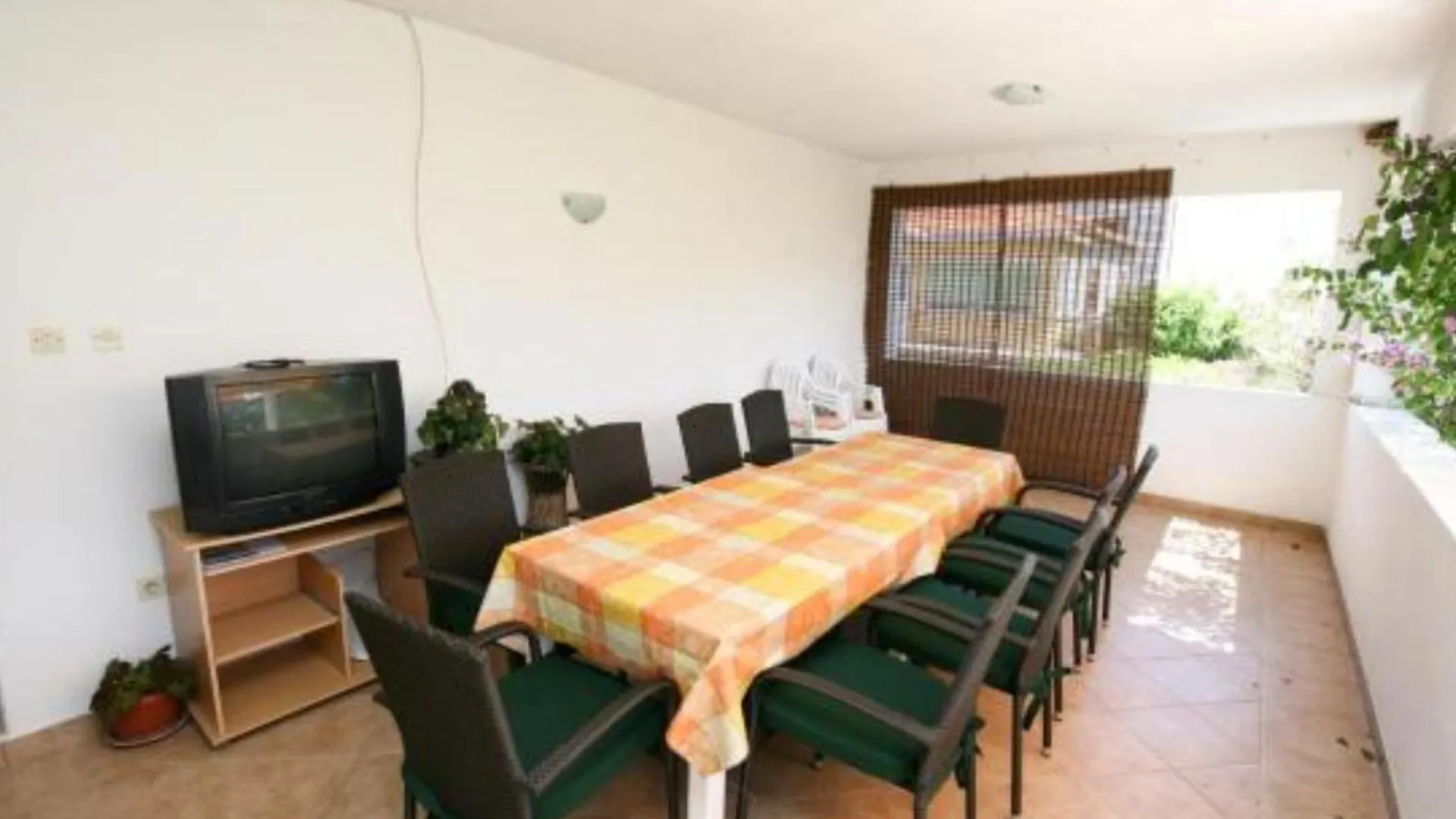 Spacious Beachfront Apartment Ciovo