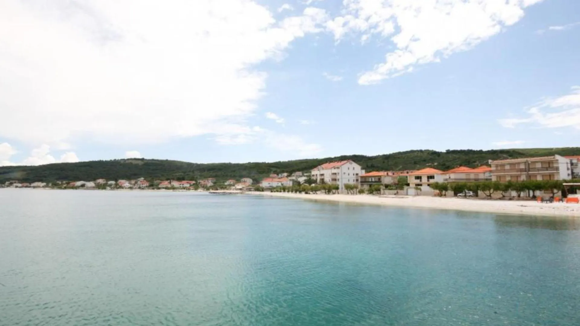 Spacious Beachfront Apartment Ciovo Croatia