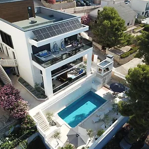 Luxury Beachfront Carlisa Ciovo